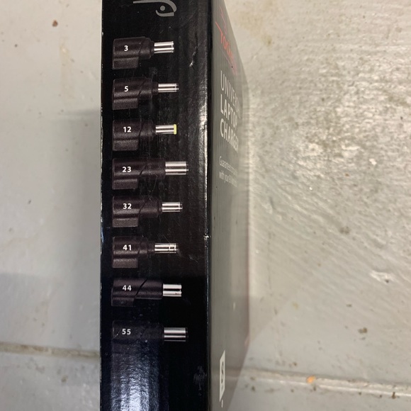 Rocketfish Universal Laptop Charger Kit, 90 Watts, RF AC9023, 8 Tips Complete - Picture 4 of 11